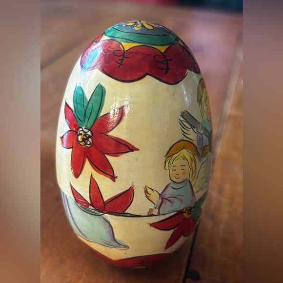 VNTG - Terry Village, Hand Painted, Wooden Nesting Eggs, Nativity/Poinsettia - Picture 11 of 15
